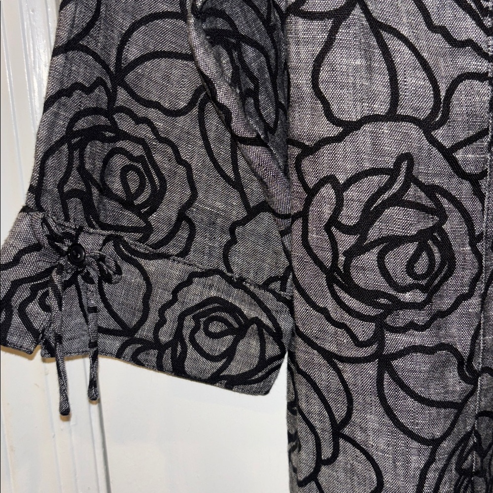 JM COLLECTION BLACK AND GRAY FLORAL DESIGN 100% LINEN JACKET/SHACKET/TOP
SIZE 14 - Picture 6 of 9